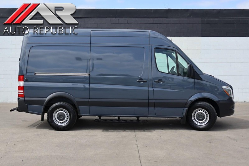 Mercedes-Benz Sprinter Cargo Van Vehicle Full-screen Gallery Image 01