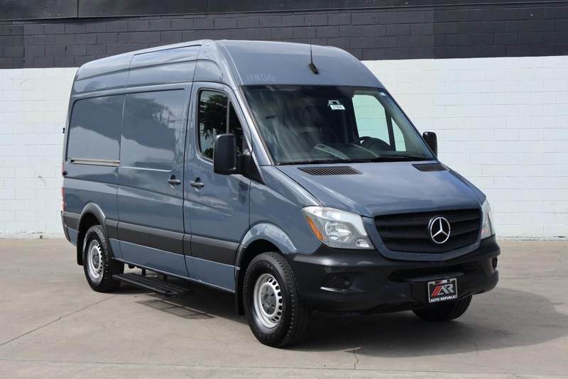 Mercedes-Benz Sprinter Cargo Van Vehicle Full-screen Gallery Image 02