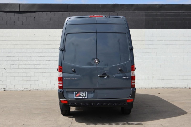 Mercedes-Benz Sprinter Cargo Van Vehicle Full-screen Gallery Image 06