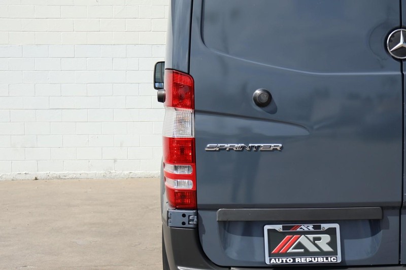 Mercedes-Benz Sprinter Cargo Van Vehicle Full-screen Gallery Image 07