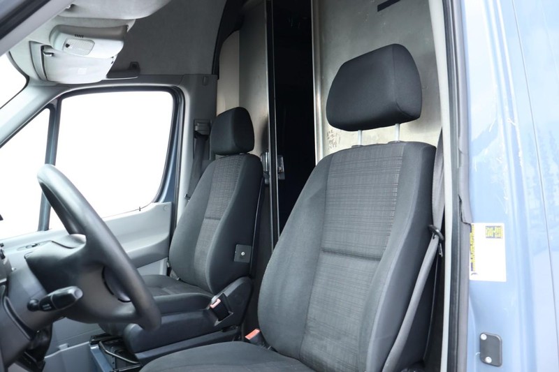 Mercedes-Benz Sprinter Cargo Van Vehicle Full-screen Gallery Image 19