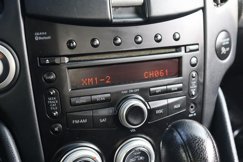 Nissan 370Z Vehicle Full-screen Gallery Image 30