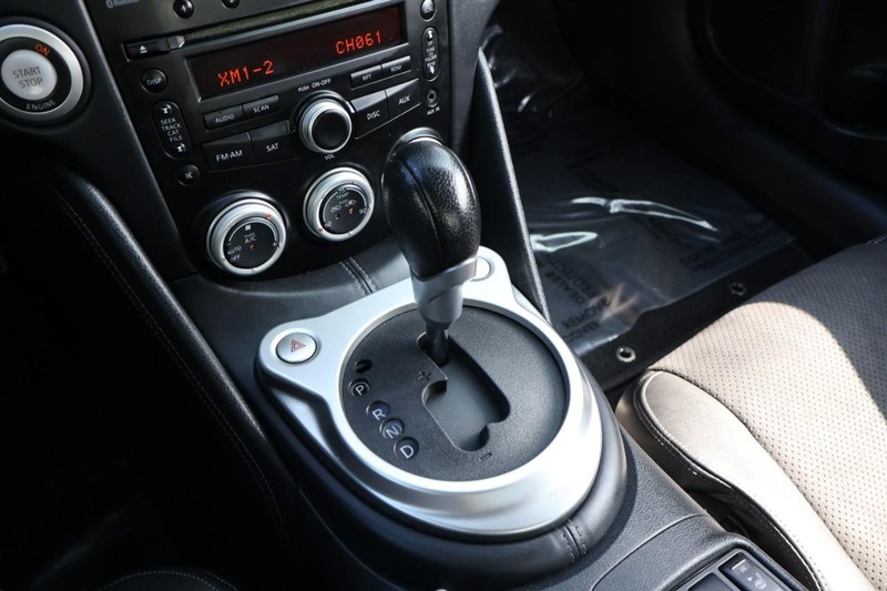 Nissan 370Z Vehicle Full-screen Gallery Image 31