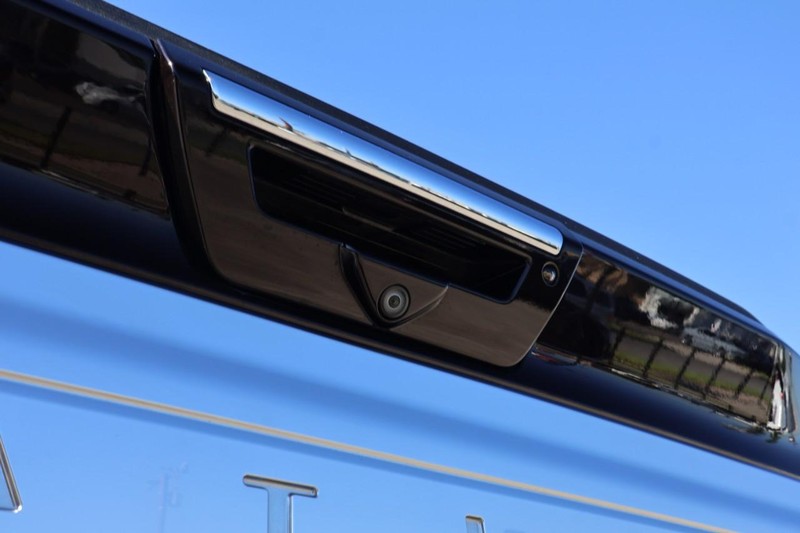 Ford F-150 Vehicle Full-screen Gallery Image 08