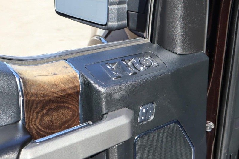 Ford F-150 Vehicle Full-screen Gallery Image 18