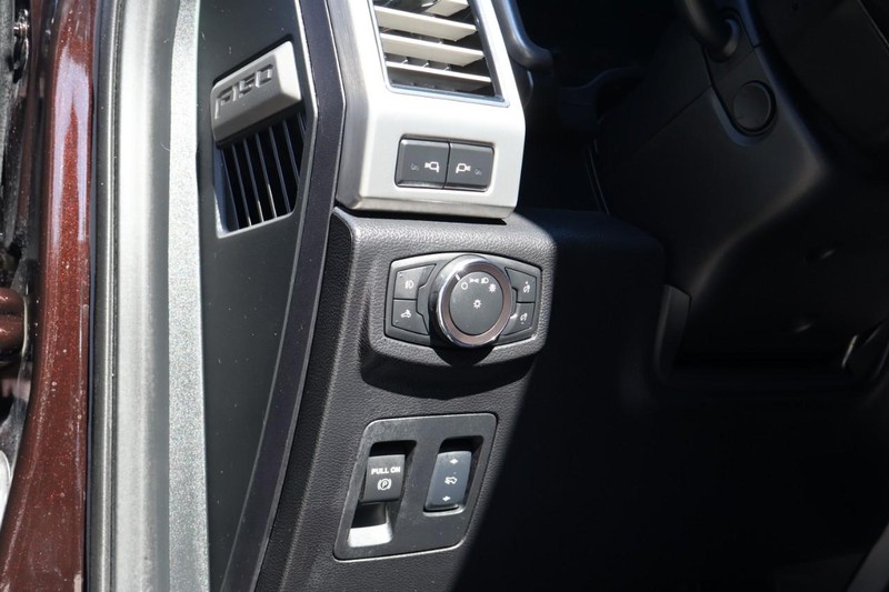 Ford F-150 Vehicle Full-screen Gallery Image 20