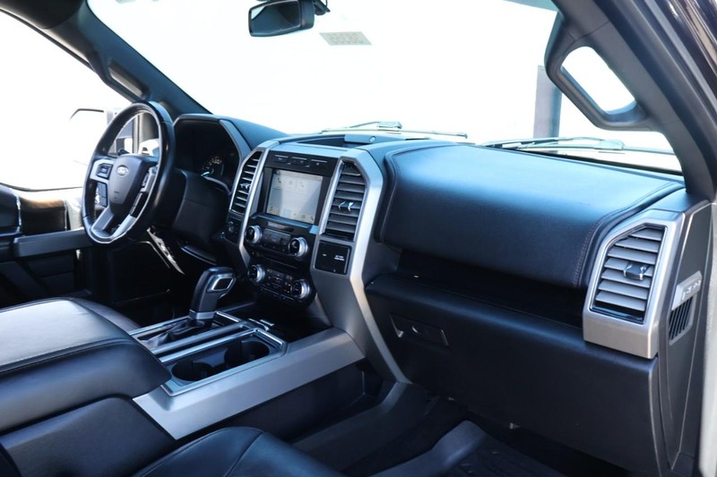 Ford F-150 Vehicle Full-screen Gallery Image 24