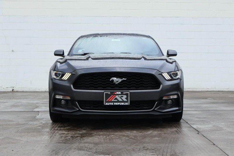 Ford Mustang Vehicle Full-screen Gallery Image 02