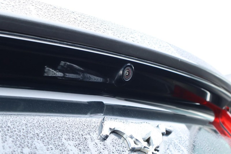 Ford Mustang Vehicle Full-screen Gallery Image 08