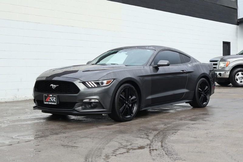 Ford Mustang Vehicle Full-screen Gallery Image 12