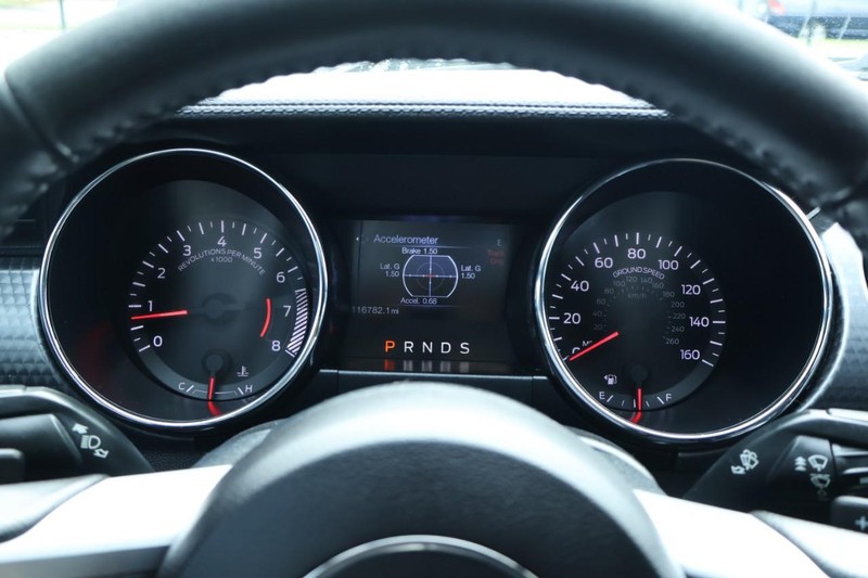 Ford Mustang Vehicle Full-screen Gallery Image 25