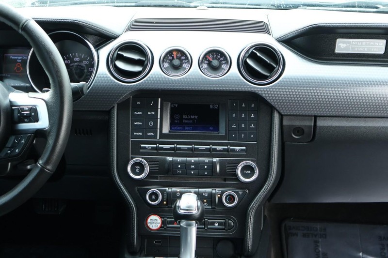 Ford Mustang Vehicle Full-screen Gallery Image 27