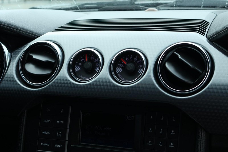 Ford Mustang Vehicle Full-screen Gallery Image 28