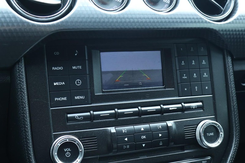 Ford Mustang Vehicle Full-screen Gallery Image 30