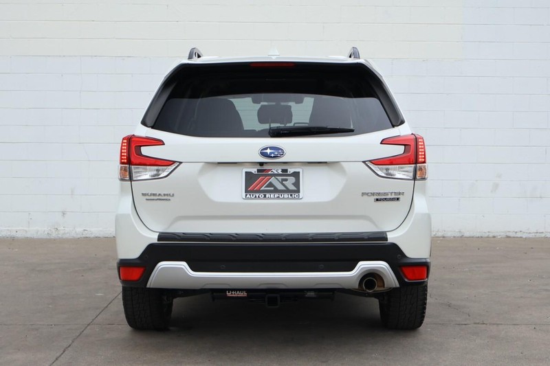 Subaru Forester Vehicle Full-screen Gallery Image 06