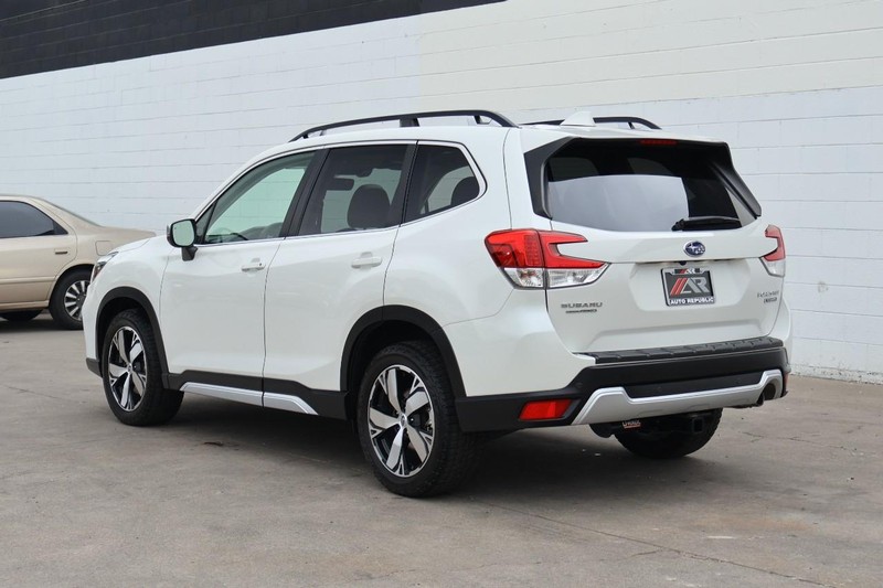 Subaru Forester Vehicle Full-screen Gallery Image 11