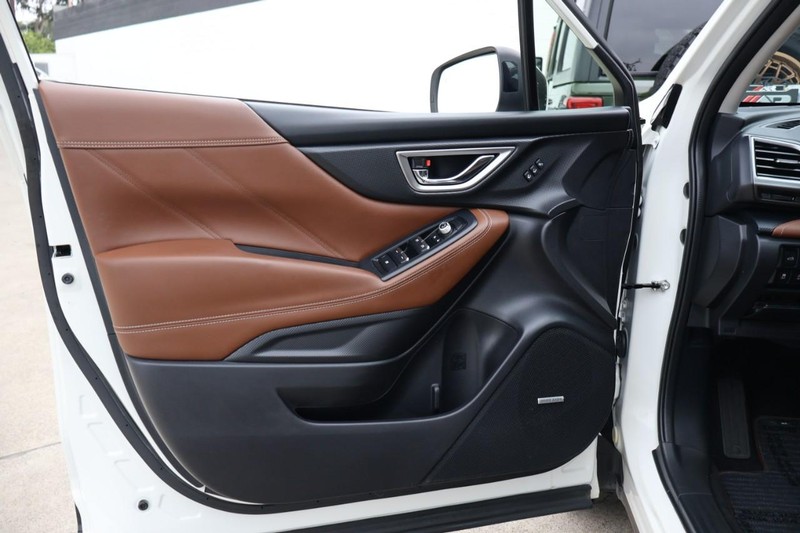 Subaru Forester Vehicle Full-screen Gallery Image 16