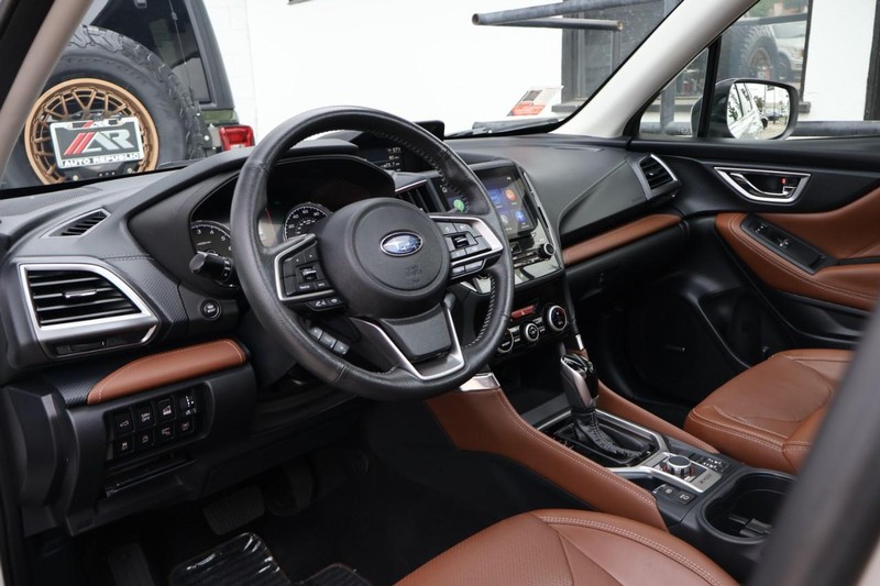 Subaru Forester Vehicle Full-screen Gallery Image 18