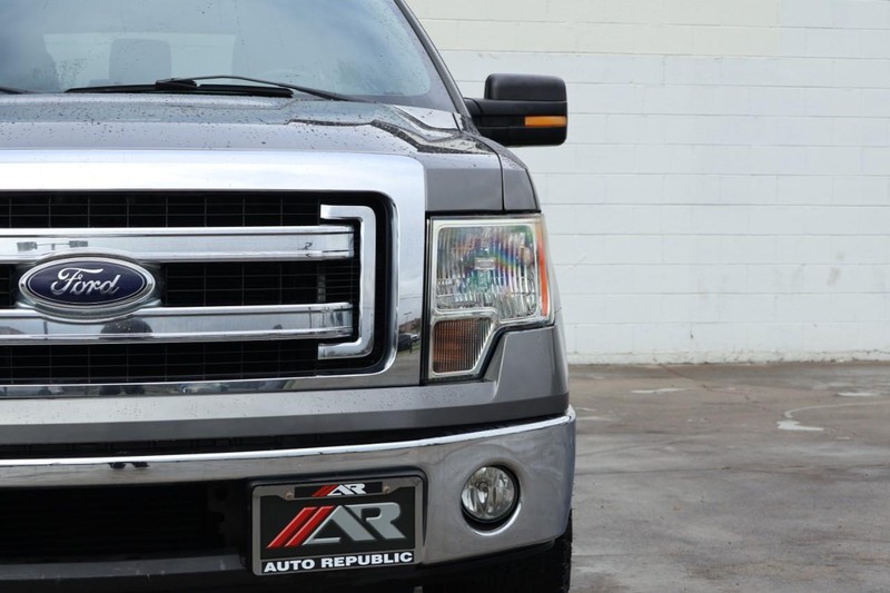 Ford F-150 Vehicle Full-screen Gallery Image 04