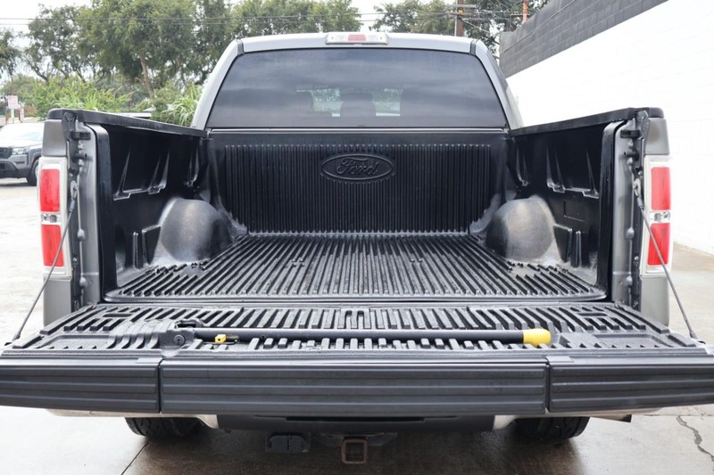 Ford F-150 Vehicle Full-screen Gallery Image 08