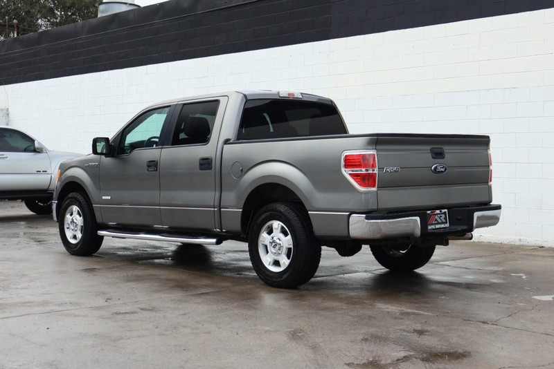 Ford F-150 Vehicle Full-screen Gallery Image 09