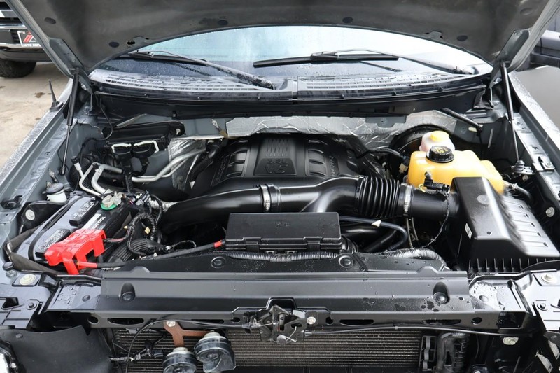 Ford F-150 Vehicle Full-screen Gallery Image 12