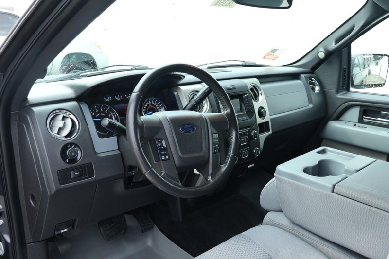 Ford F-150 Vehicle Full-screen Gallery Image 15
