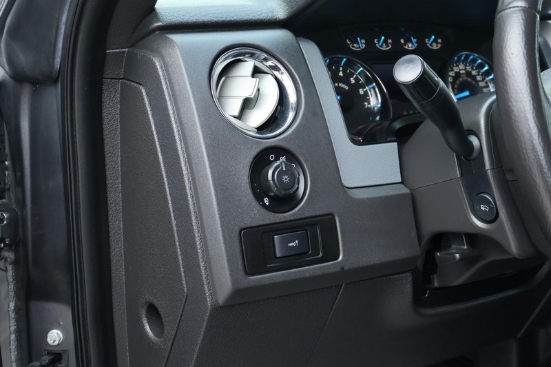 Ford F-150 Vehicle Full-screen Gallery Image 16