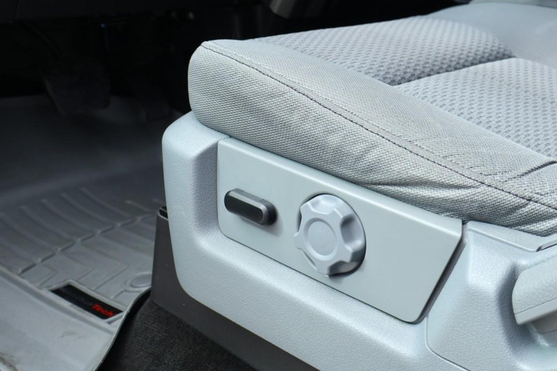 Ford F-150 Vehicle Full-screen Gallery Image 17