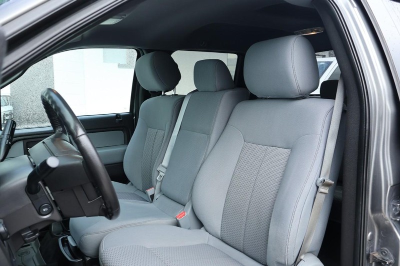 Ford F-150 Vehicle Full-screen Gallery Image 18