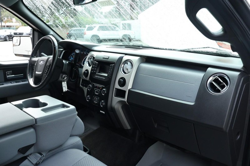 Ford F-150 Vehicle Full-screen Gallery Image 20