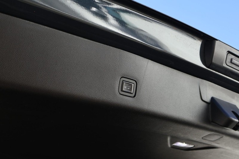 Chevrolet Traverse Vehicle Full-screen Gallery Image 10