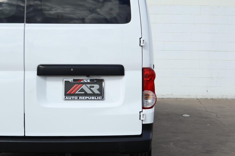 Nissan NV200 Compact Cargo Vehicle Full-screen Gallery Image 07