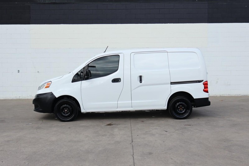 Nissan NV200 Compact Cargo Vehicle Full-screen Gallery Image 10