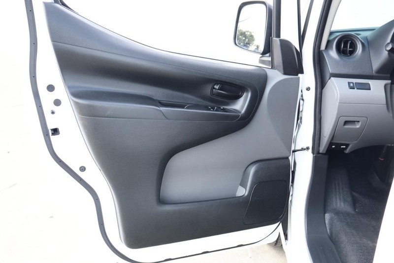 Nissan NV200 Compact Cargo Vehicle Full-screen Gallery Image 14