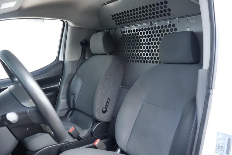 Nissan NV200 Compact Cargo Vehicle Full-screen Gallery Image 17