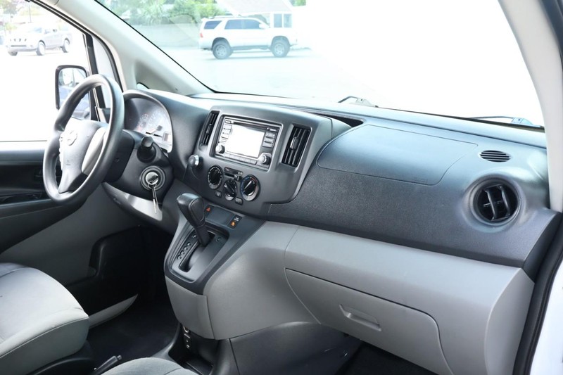 Nissan NV200 Compact Cargo Vehicle Full-screen Gallery Image 19