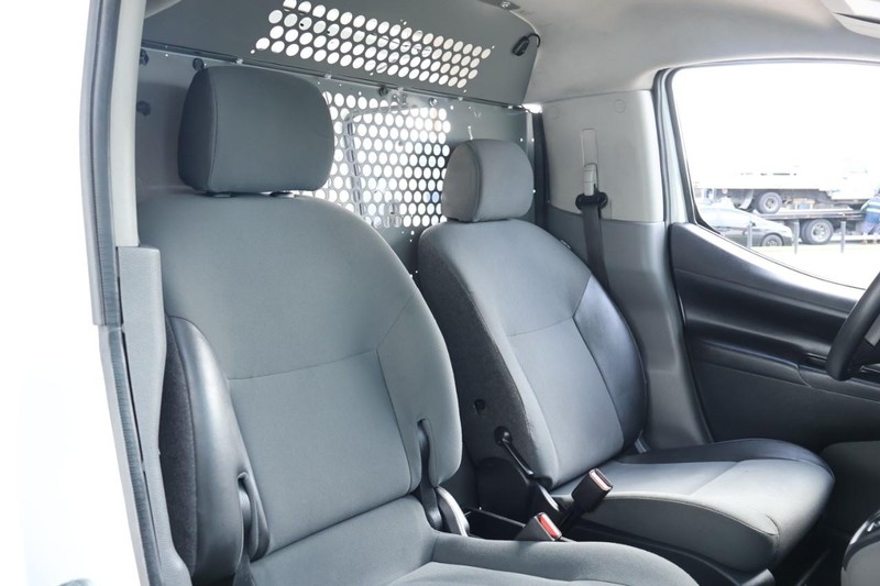 Nissan NV200 Compact Cargo Vehicle Full-screen Gallery Image 20