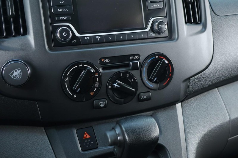 Nissan NV200 Compact Cargo Vehicle Full-screen Gallery Image 28