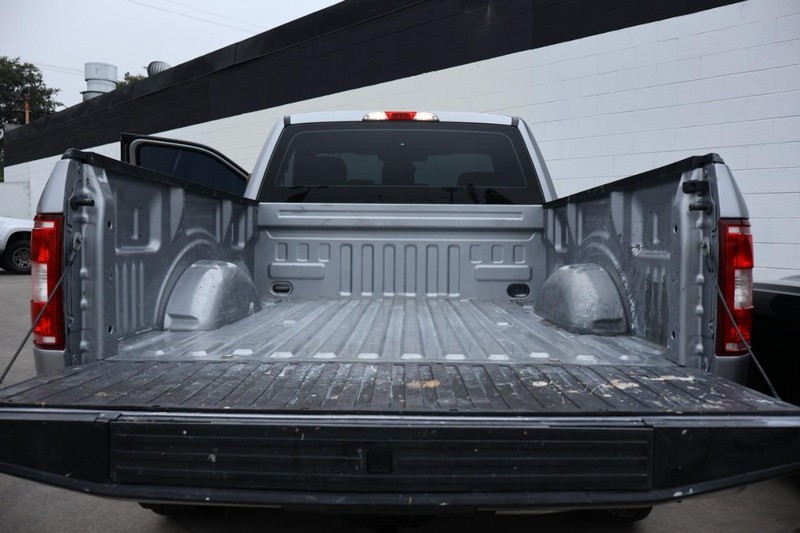 Ford F-150 Vehicle Full-screen Gallery Image 09