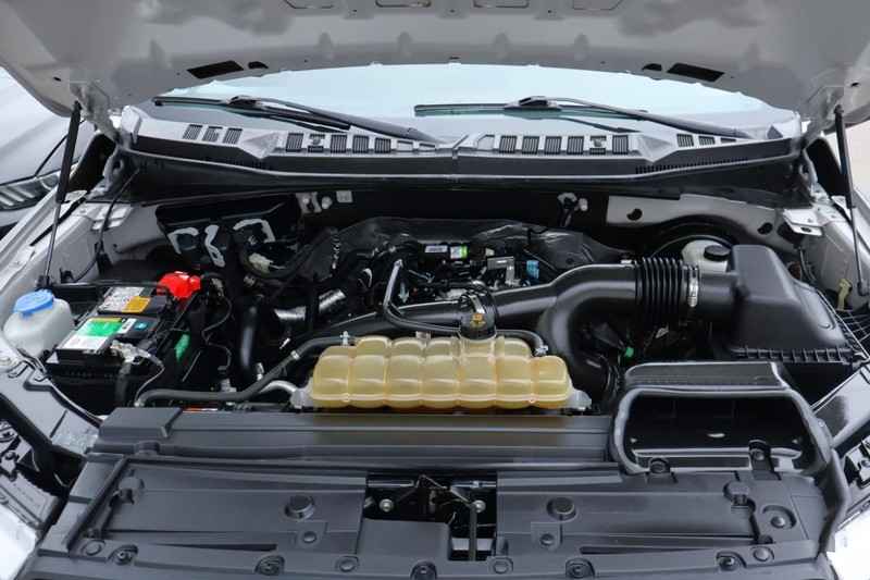 Ford F-150 Vehicle Full-screen Gallery Image 13