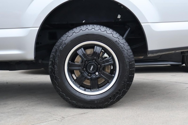 Ford F-150 Vehicle Full-screen Gallery Image 14