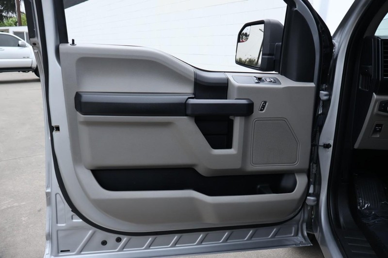 Ford F-150 Vehicle Full-screen Gallery Image 15