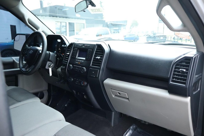 Ford F-150 Vehicle Full-screen Gallery Image 18