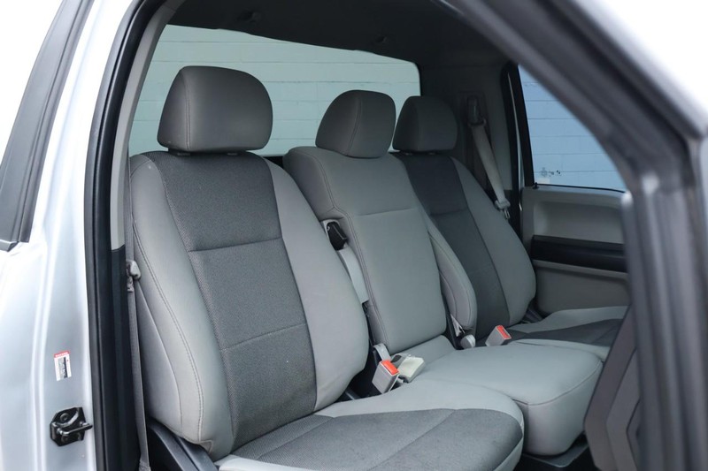 Ford F-150 Vehicle Full-screen Gallery Image 19