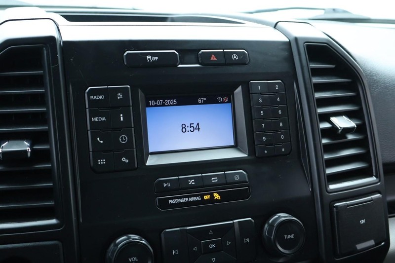 Ford F-150 Vehicle Full-screen Gallery Image 26