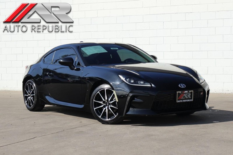 Toyota GR86 Vehicle Full-screen Gallery Image 01