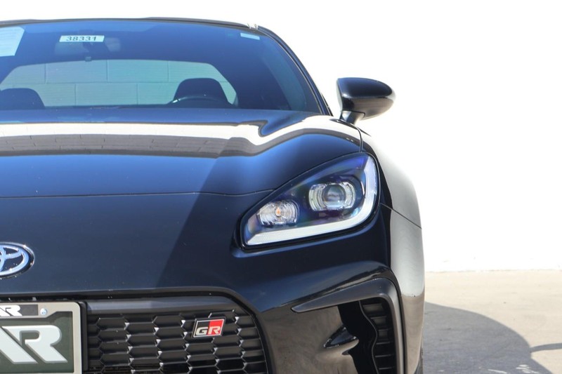 Toyota GR86 Vehicle Full-screen Gallery Image 03