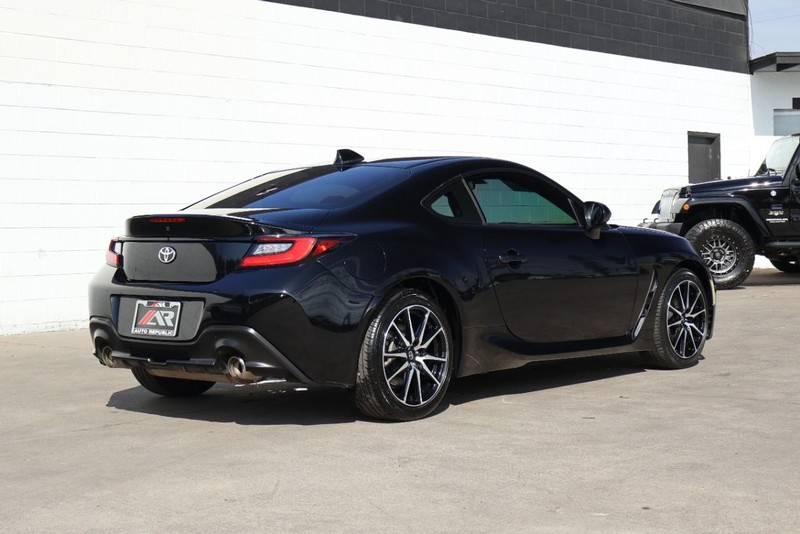 Toyota GR86 Vehicle Full-screen Gallery Image 05