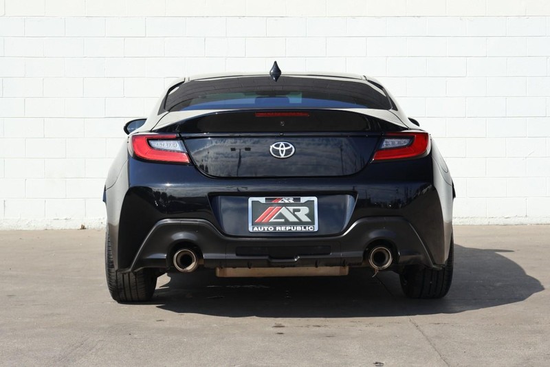 Toyota GR86 Vehicle Full-screen Gallery Image 06